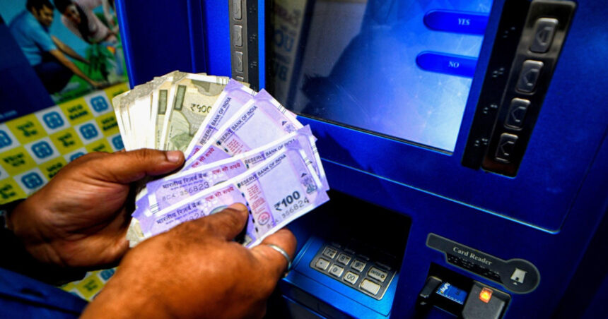 esti sub arest digital o femeie a pierdut peste o jumatate de milion de dolari intr o schema facilitata de un director de banca 68bfb22aceab5