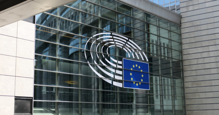 eurodeputatii vor sa modifice acordul comercial cu sua negociat de ursula von der leyen cu donald trump 68c45a3d31039
