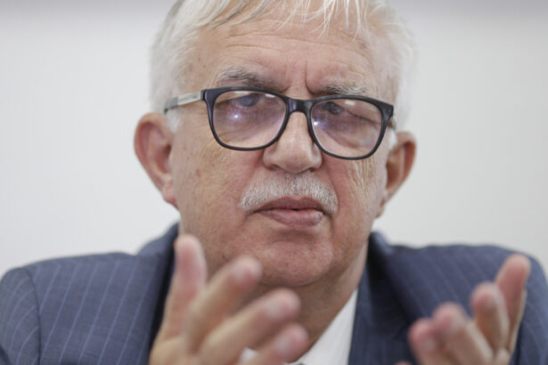 exclusiv augustin zegrean prezice ca reforma pensiilor magistratilor va pica la ccr critici la adresa lui bolojan demisia suna ca o amenintare 68d029ae62130