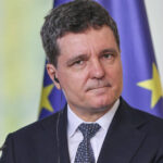 exclusiv ce spune nicusor dan despre o alianta psd aur si despre sondajul care da partidul lui simion la 40 asa interpretez eu 68d6472d1ef84