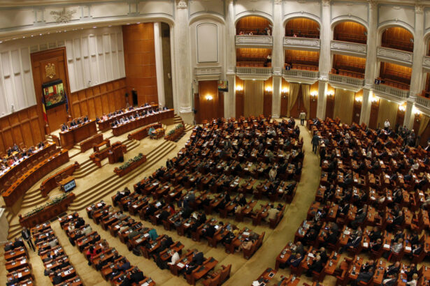 exclusiv parlamentul cheltuie 1 milion e cu angajatii alesilor lunar peste 1 000 de consilieri si soferi la 464 de senatori si deputati 68c425c8ef6ac