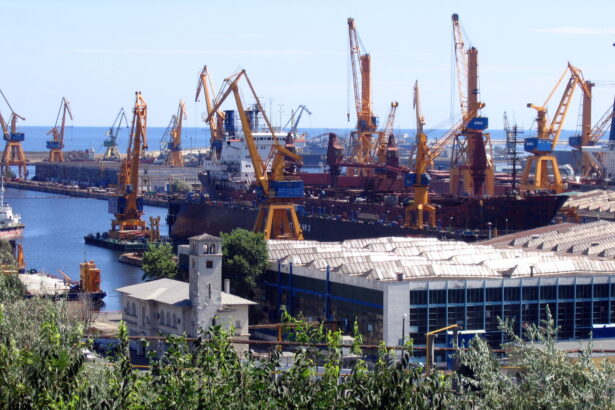 explozie si incendiu la santierul naval constanta sala masini inundata cu fum 68dbcac222f8d