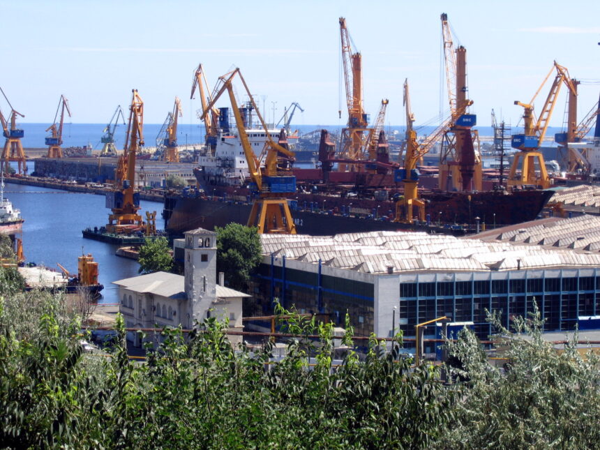 explozie si incendiu la santierul naval constanta sala masini inundata cu fum 68dbcac222f8d