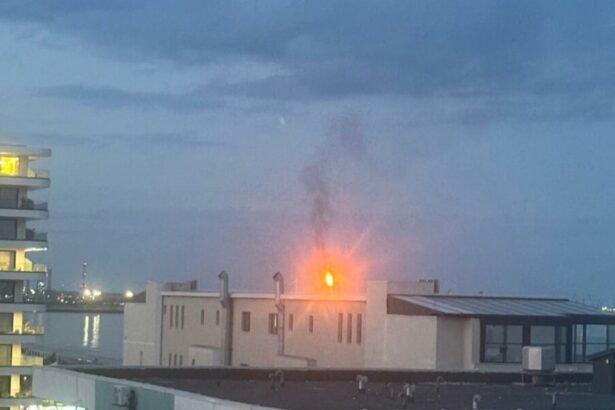 flacara uriasa si fum gros in zona navodari corbu ce transmit reprezentantii garzii de mediu constanta 68d01fe94b6bc