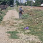 foto a inceput curatenia de toamna la valu lui traian echipele de la gospodarie comunala sunt pe teren 68d4192a6f575