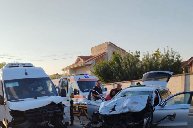 foto accident grav la mangalia intre un autobuz si o masina 13 persoane au ajuns la spital a fost activat planul rosu update 68bffe8ad33a8