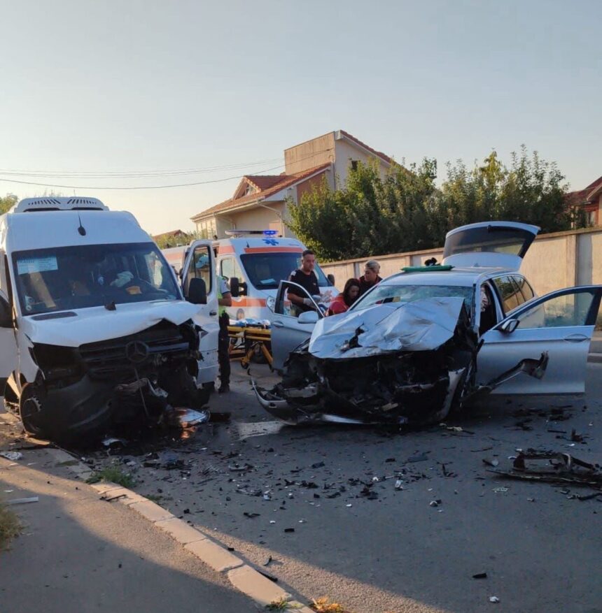 foto accident grav la mangalia intre un autobuz si o masina 13 persoane au ajuns la spital a fost activat planul rosu update 68bffe8ad33a8