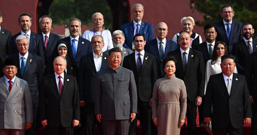 Adrian Năstase și Viorica Dăncilă s-au fotografiat alături de dictatorii lumii: Xi Jinping, Vladimir Putin și Kim Jong Un. 1 foto adrian nastase si viorica dancila s au fotografiat alaturi de dictatorii lumii xi jinping vladimir putin si kim jong un 68b7e96b62b2e