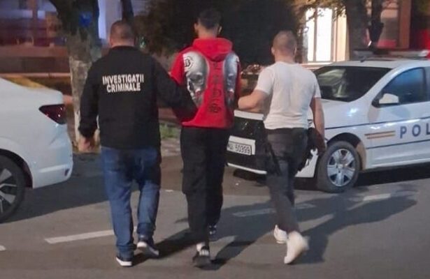 foto au fost retinuti cei trei batausi din ostrov care au bagat un tanar in spital 68d3ce2242c9c