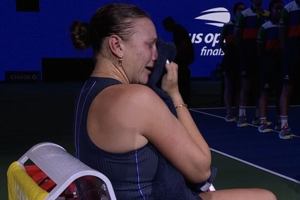 foto cea mai dura imagine a finalei us open 2025 ce a recunoscut pierzatoarea amanda anisimova 68bd40255ec10