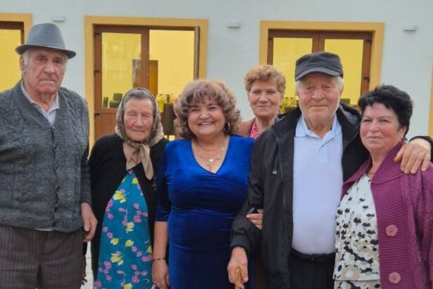 foto eveniment emotionant in comuna garliciu seniorii omagiati la redeschiderea caminului cultural din localitate 68ced32b997c7