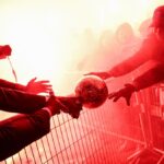 foto imaginea serii la paris dembele a luat balonul de aur si l a dus direct in mijlocul ultrasilor 68d23fa211baa