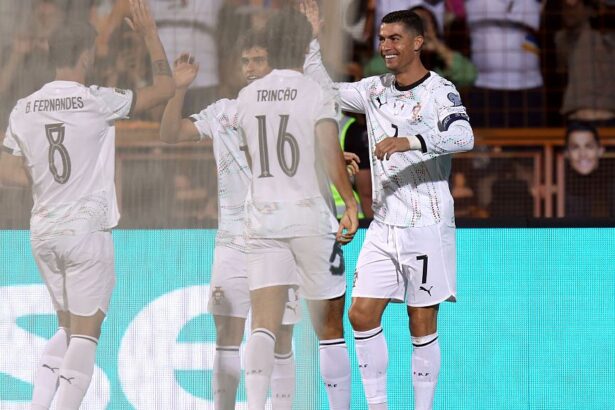 foto si video coincidenta bizara la primul gol al lui cristiano ronaldo din meciul cu armenia torpila prin care a facut dubla 68bc7439ca4bb