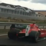foto soferul fantoma al unei masini tip formula 1 identificat in sfarsit de politistii cehi bolidul alerga pe autostrazi din 2019 68bea00b60982