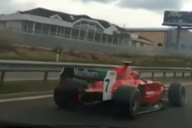 foto soferul fantoma al unei masini tip formula 1 identificat in sfarsit de politistii cehi bolidul alerga pe autostrazi din 2019 68bea00b60982