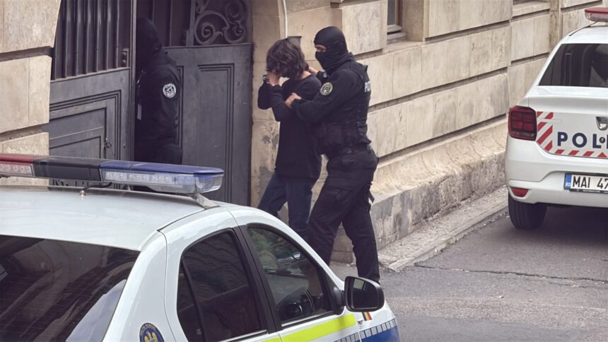 foto video se cere arest pentru tanarul de 17 ani autorul amenintarilor catre peste 100 de institutii 68d6bcc1b73cc