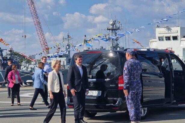foto video ursula von der leyen in portul militar constanta alaturi de presedintele nicusor dan sefa comisiei europene a urcat la bordul fregatei regele ferdinand 68b5aac47c245