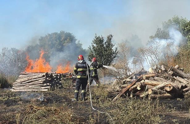 fotovideo incendii in localitatile vacareni si cataloi din judetul tulcea 68d15556b6ef8