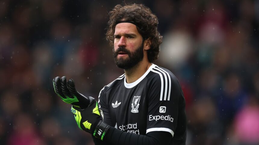 galerie foto lovitura pentru liverpool alisson becker s a accidentat in meciul cu galatasaray 68dc426089474