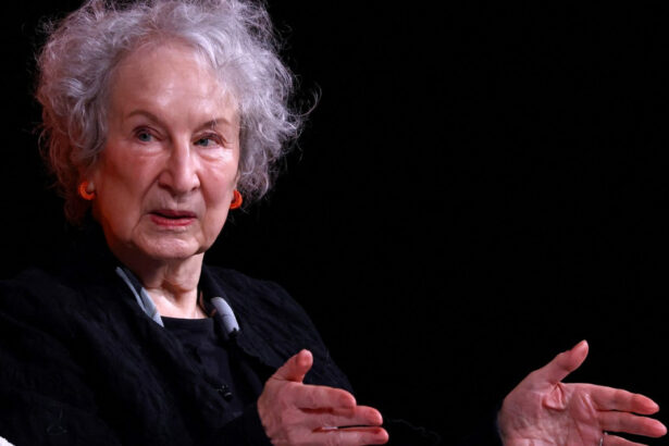 imi pare rau ministrul vostru al educatiei crede ca sunteti prosti reactia virala a scriitoarei margaret atwood 68b83dcc16966