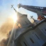 incendiu puternic la turlele unei biserici din suceava flacarile ameninta intregul lacas de cult 68baf54893952