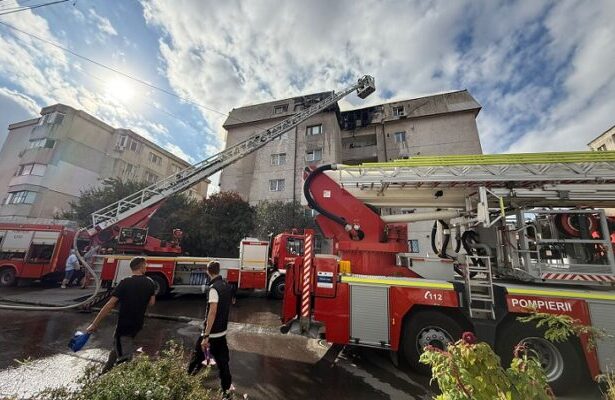 incendiu violent la mansarda unui bloc din constanta zeci de persoane s au evacuat 68c7db7ee0629