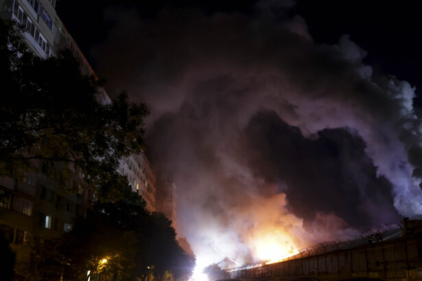 incendiul de la depozitul din sectorul 2 care a poluat aerul din capitala marti noapte a fost stins 68d4f49259183