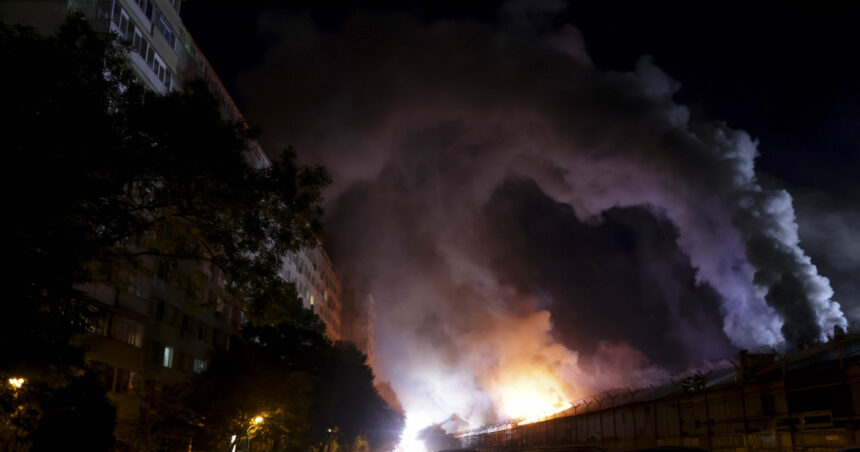 incendiul de la depozitul din sectorul 2 care a poluat aerul din capitala marti noapte a fost stins 68d4f49259183