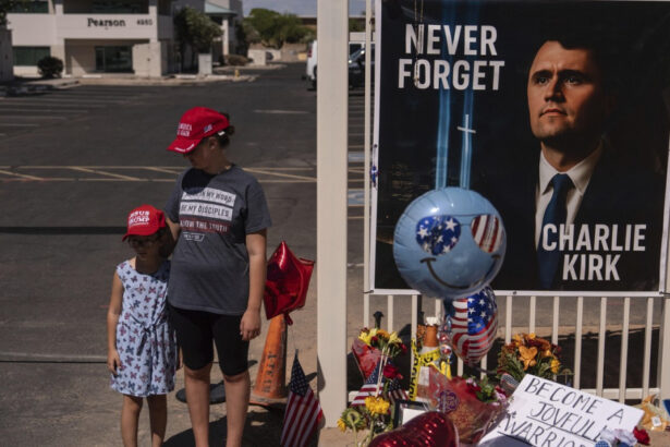 inmormantarea lui charlie kirk ceremonie grandioasa in arizona cu trump si jd vance printre vorbitori 68cfa3b8ae6ed