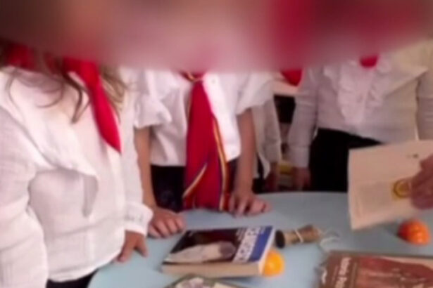 isj satu mare verificari dupa dupa ce copiii au primit cravate de pionieri sau soimi ai patriei si materiale despre ceausescu 68c0f91484769