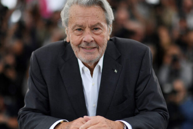 la un an de la moartea lui alain delon incepe razboiul pentru avere fiul cel mic al marelui actor isi da in judecata fratii 68b933de53a21