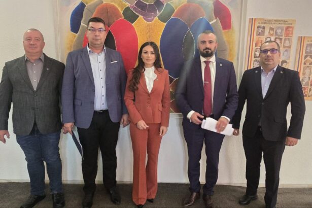 live foto video senatorul aur constanta nicolae vlahu intalnire cu prefectii din constanta si tulcea si alte autoritati pe tema decolmatarii canalelor de la dunare 68c1a43417297