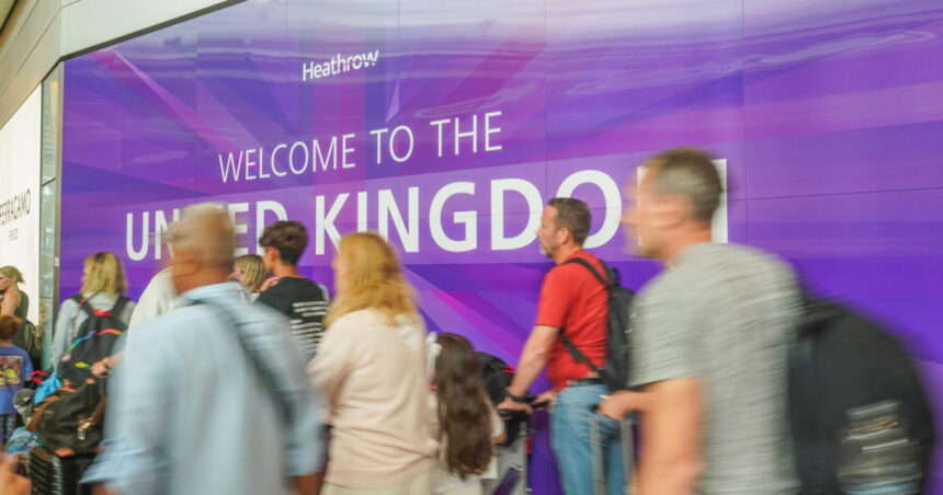 Londra anunță măsuri dure pentru țările care nu acceptă migranții expulzați: refuzul repatrierilor va duce la pierderea accesului la vize 1 londra anunta masuri dure pentru tarile care nu vor migrantii expulzati refuzati repatrierile pierdeti accesul la vize 68beed3a98dd7