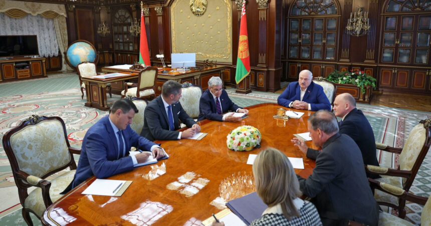 lukasenko a eliberat 52 de prizonieri politici dupa o discutie de 5 ore cu trimisul lui trump sanctiunile la care a renuntat sua 68c2e59f128ce
