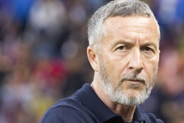 mihai stoica n a rezistat si a rabufnit pe retelele sociale daca respingi mingea cu mana nu e penalty 68b53afe2934f