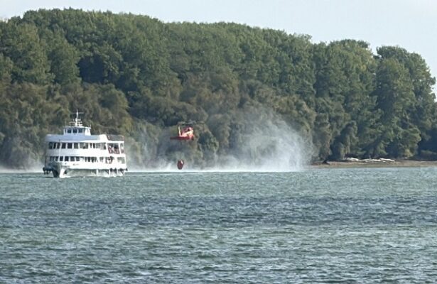 misiune de stingere a incendiului izbucnit ieri in zona sireasa din delta dunarii 68c30d1f89385