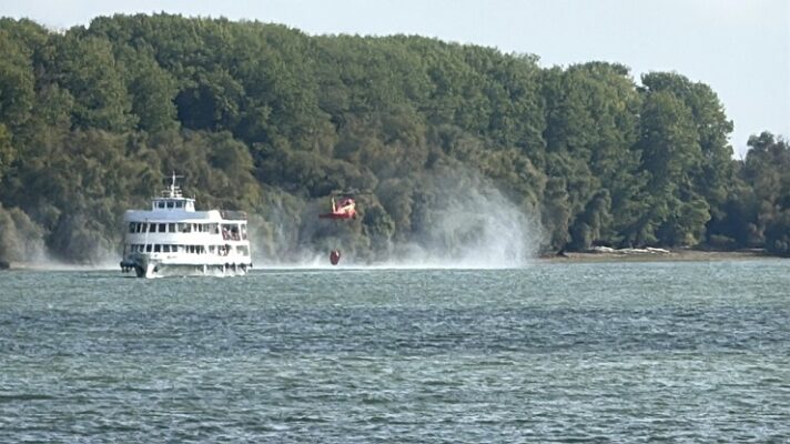 misiune de stingere a incendiului izbucnit ieri in zona sireasa din delta dunarii 68c30d1f89385
