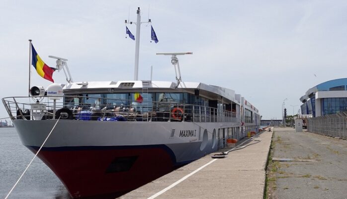 nava fluviala de pasageri maxima i escala in portul constanta 68d53bba937df