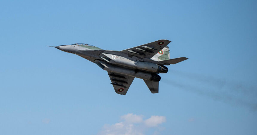 Nepregătiți pentru a asigura securitatea frontierei estice a NATO. Bulgarii vânează dronele rusești cu avioane MiG-29 din perioada sovietică. 1 nepregatiti pentru a asigura securitatea frontierei estice a nato bulgarii vaneaza dronele rusesti cu avioane mig 29 din era sovietica 68c7b73458dfc