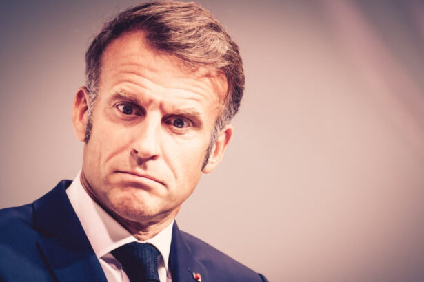nu a mai fost atata incertitudine din 1968 de ce nici macar demisia lui macron nu ar mai putea salva franta din criza 68b9100887755