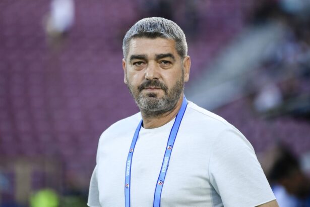 nu a stat pe ganduri gestul facut de liviu ciobotariu antrenorul petrolului dupa ce fanii i au cerut demisia 68c87be64d220