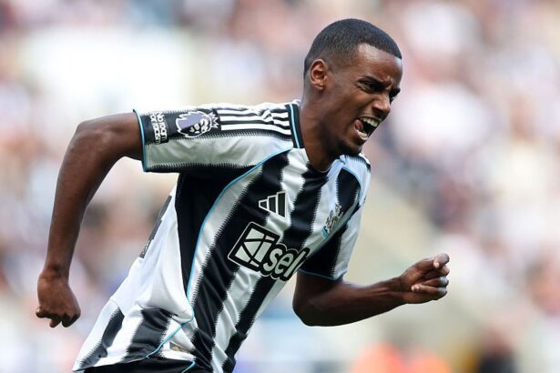 oficial atacantul alexander isak transferat de newcastle la liverpool pentru o suma record 68b60df126430