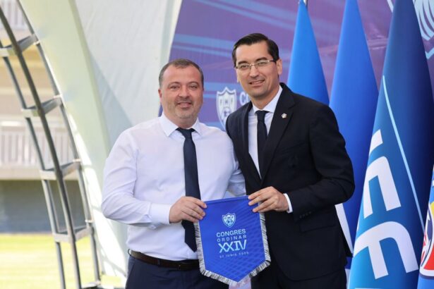 oficial ce salariu are selectionerul tricolorilor dezvaluirile facute de presedintele federatiei inainte de meciul romaniei cu moldova de pe 68cd2adfbe357