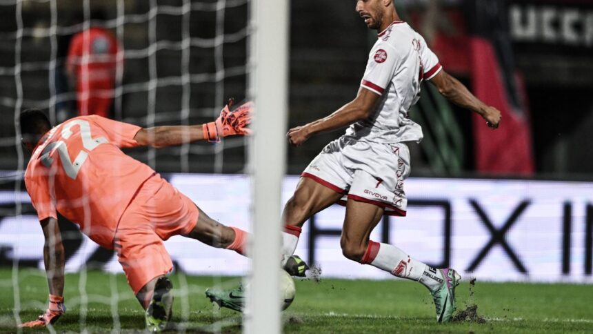 oficial cfr cluj a transferat astazi un atacant italian de 30 de ani de serie c cu cifre jenante 68cbee4d8654e