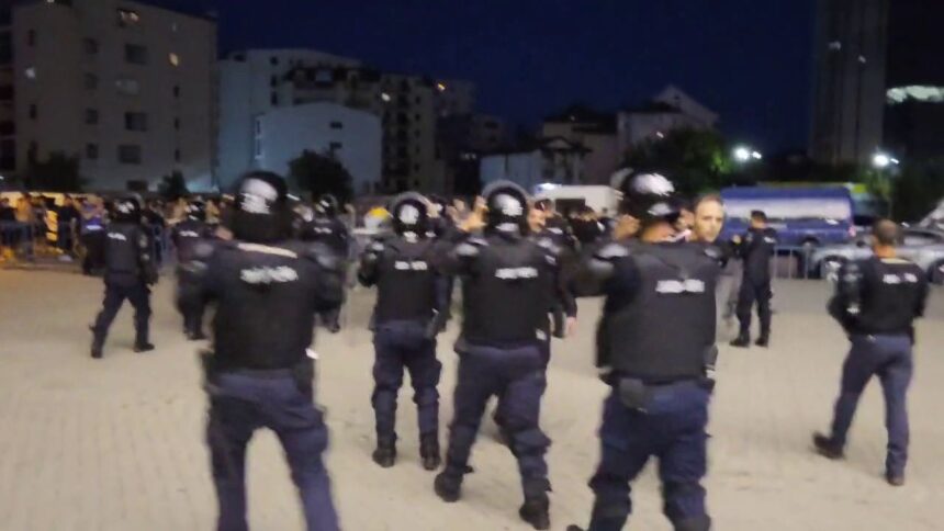 oficial haos la romania ungaria ultrasii s au batut intre ei jandarmeria a dat 7 interdictii de un an pe loc 68d440e7e0949
