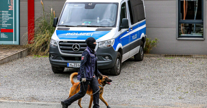 perchezitii in germania la o grupare de extrema dreapta s au gasit arme munitie bani lichizi si materiale cu potential exploziv 68c99ffae76dc