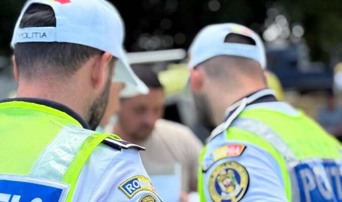 politist de la serviciul siguranta rutiera acrosat cu autoturismul de un sofer pe dn39 68b81e9e0e5a7