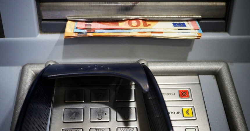 preluare unei banci din romania se apropie de final ce trebuie sa faca clientii ca sa si poata accesa banii din conturi 68bc053d9402a