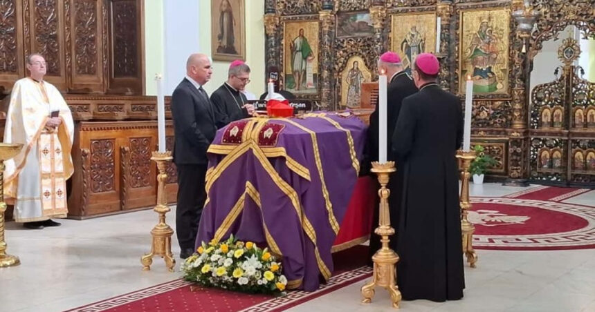 premierul ilie bolojan la catafalcul cardinalului lucian muresan sunt prezent in semn de respect pentru viata acestuia 68d819b52bc61