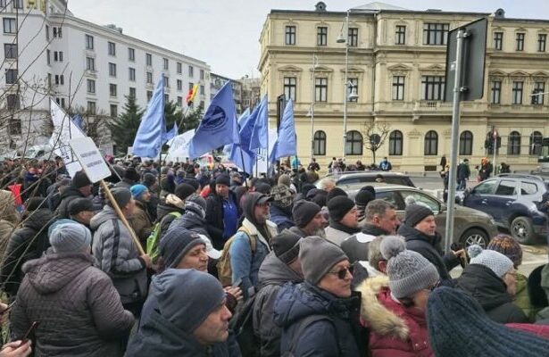 protest de amploare al sindicalistilor de la damen shipyards mangalia la ministerul economiei 68cbc1f2664df